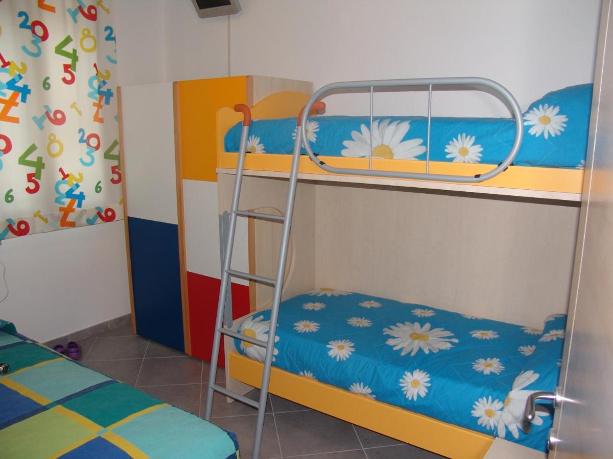 Blue Apartment Марина-ді-Кастаньєто-Кардуччі Екстер'єр фото