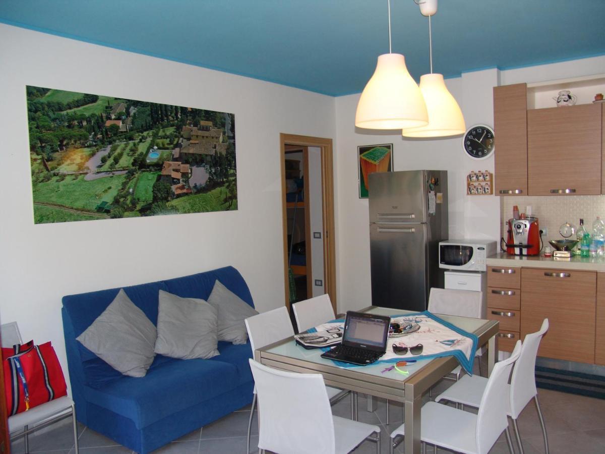 Blue Apartment Марина-ді-Кастаньєто-Кардуччі Екстер'єр фото